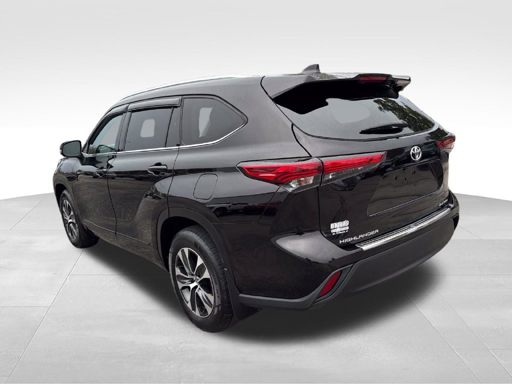 Used 2020 Toyota Highlander XLE AWD/4WD image 6