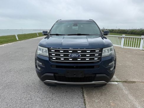 Used 2017 Ford Explorer Limited w/ Equipment Group 301A FWD image 2