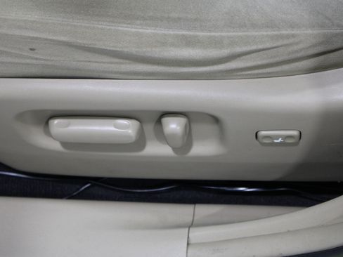 Used 2012 Toyota Highlander SE w/ Tech Pkg AWD/4WD image 5