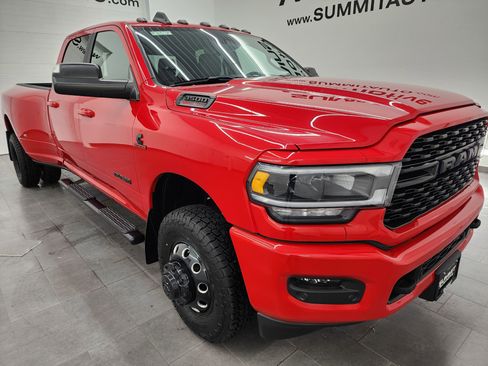 Used 2022 RAM 3500 Big Horn w/ Level C Equiment Group image 2