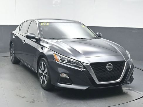 Used 2022 Nissan Altima 2.5 SV image 2
