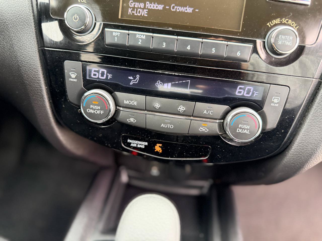 Used 2014 Nissan Rogue SV FWD image 25