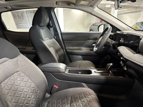 Used 2025 Nissan Kicks SV w/ SV Premium Package AWD/4WD image 32