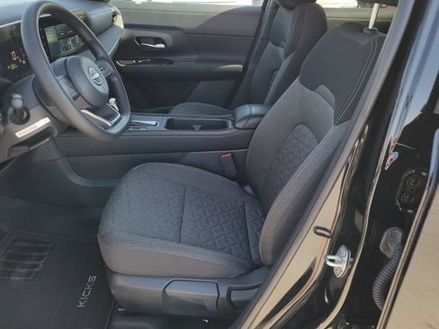 Used 2025 Nissan Kicks SV AWD/4WD image 6