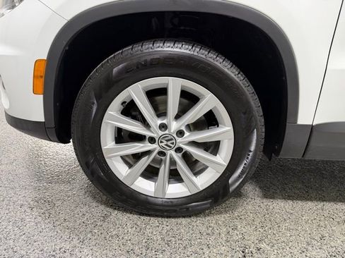 Used 2017 Volkswagen Tiguan Limited w/ Premium Package image 24