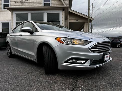 Used 2018 Ford Fusion SE w/ Equipment Group 201A image 11