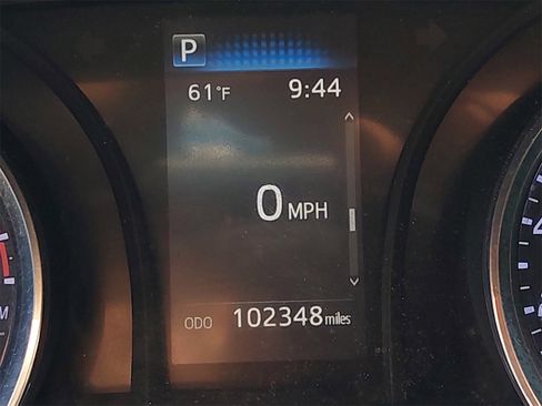 Used 2020 Toyota Camry SE image 9