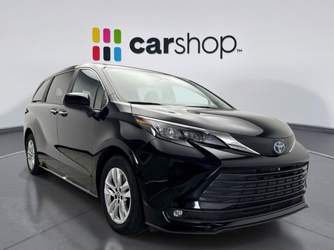 Used 2025 Toyota Sienna XLE w/ XLE Plus Package AWD/4WD image 7