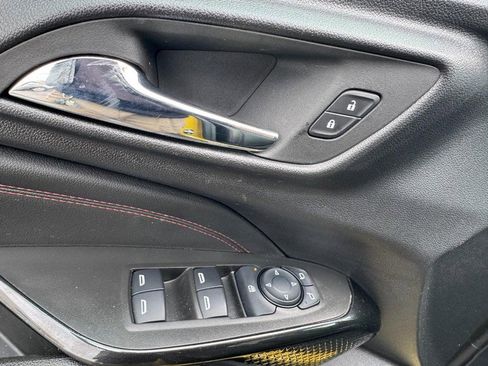 Used 2024 Chevrolet Trax RS w/ Sunroof Package image 16