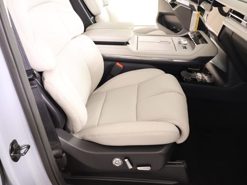 New 2026 Lincoln Navigator Reserve AWD/4WD image 15
