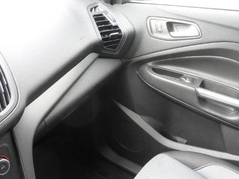 Used 2018 Ford Escape SE image 24