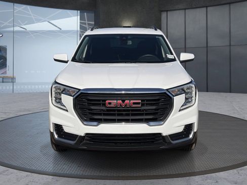 Certified 2024 GMC Terrain SLE w/ Driver Convenience Package FWD image 9