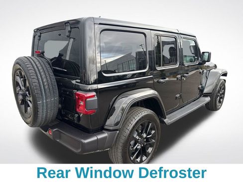 Used 2025 Jeep Wrangler Unlimited Sahara AWD/4WD image 7