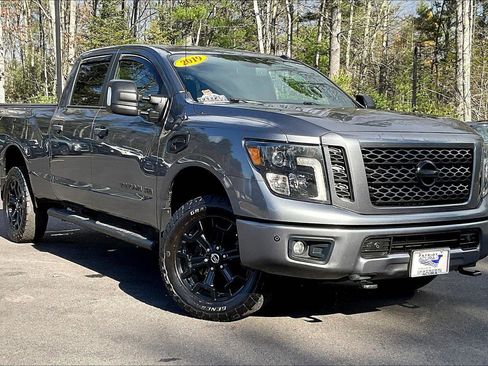 Used 2019 Nissan Titan SV w/ SV Convenience Package image 11