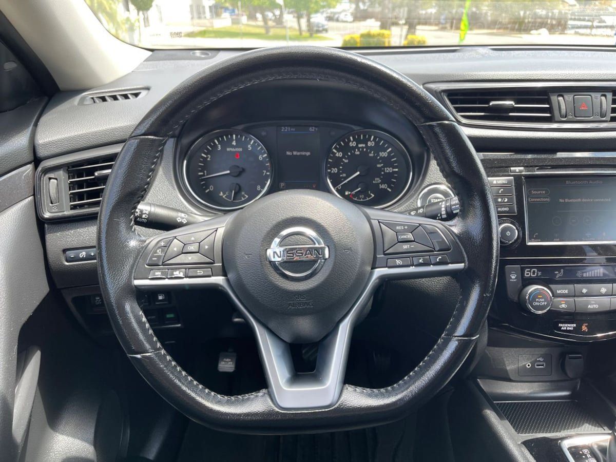 Used 2020 Nissan Rogue SV FWD image 12