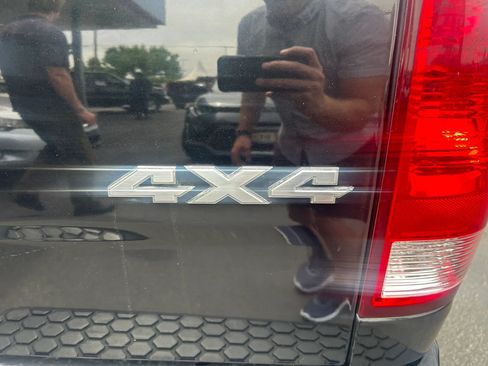 Used 2018 RAM 1500 Express AWD/4WD image 16