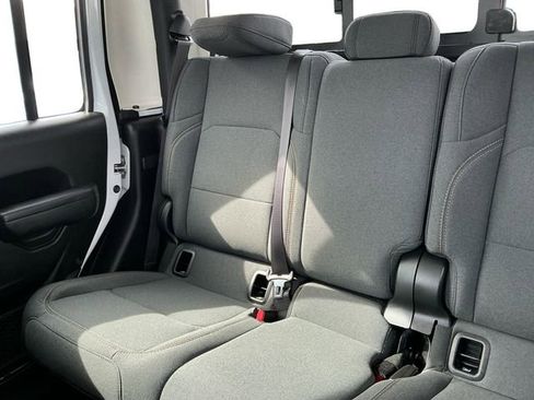 Used 2024 Jeep Gladiator Willys image 16