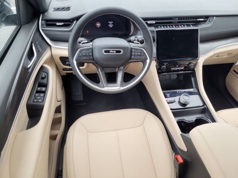 New 2025 Jeep Grand Cherokee L Limited image 5