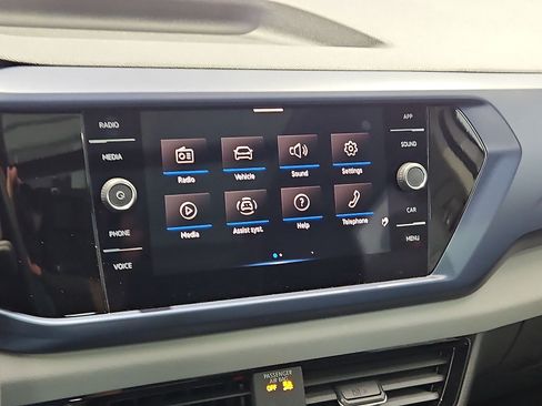 Certified 2023 Volkswagen Taos SE w/ Panoramic Sunroof Package FWD image 19