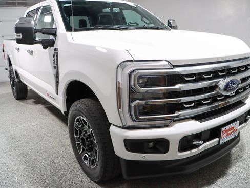 Used 2024 Ford F250 Platinum image 5