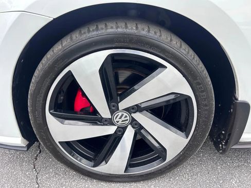 Used 2019 Volkswagen Golf 4-Door FWD image 38
