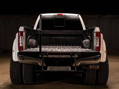 Used 2017 Ford F350 Lariat w/ Lariat Ultimate Package AWD/4WD image 9