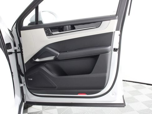 Certified 2026 Porsche Cayenne S AWD/4WD image 23