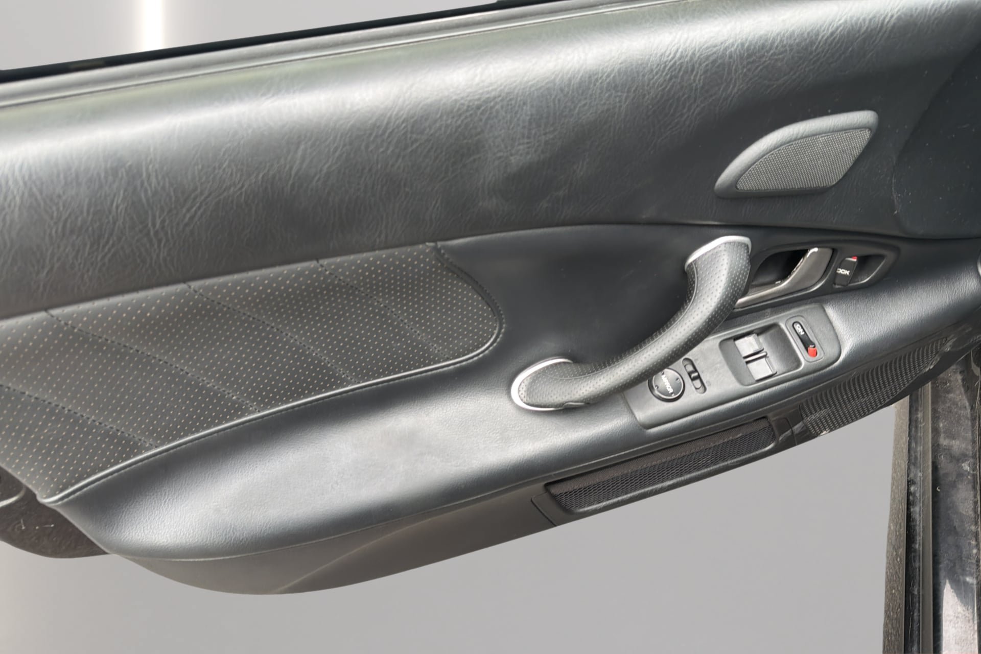 Used 2004 Honda S2000 image 11