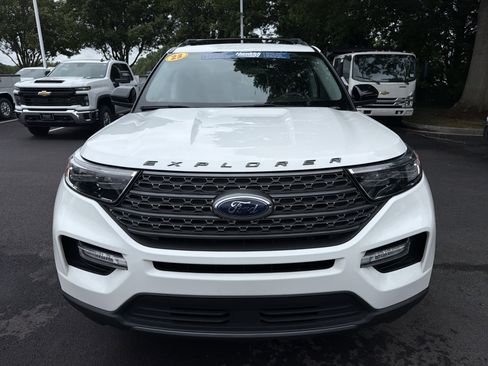 Used 2023 Ford Explorer XLT w/ Equipment Group 202A AWD/4WD image 3