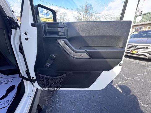 Used 2016 Jeep Wrangler Unlimited Sport w/ Connectivity Group image 40