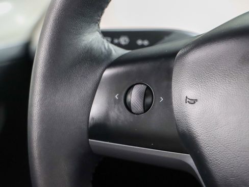 Used 2023 Tesla Model Y AWD image 13