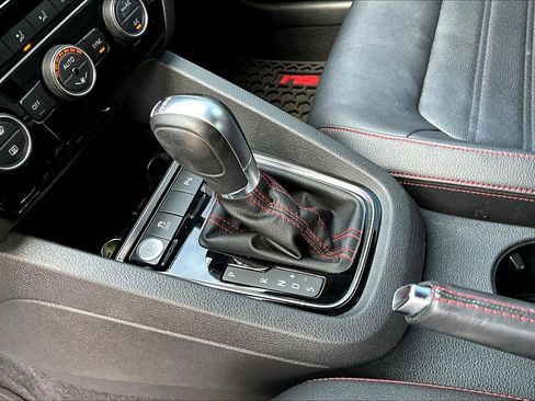 Used 2017 Volkswagen Jetta GLI image 20