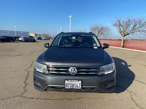 Used 2020 Volkswagen Tiguan SE w/ Panoramic Sunroof Package image 2