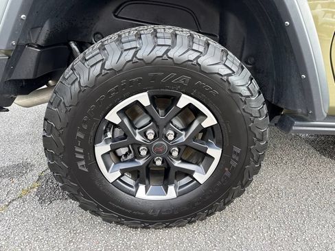 Used 2025 Jeep Wrangler Rubicon w/ Safety Group AWD/4WD image 31