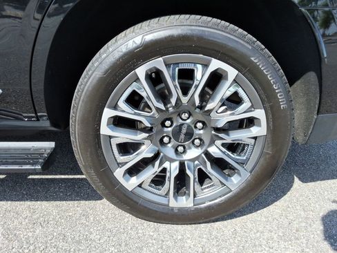 Certified 2023 GMC Yukon Denali Ultimate AWD/4WD image 12