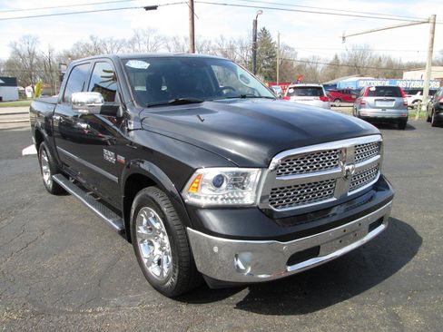 Used 2018 RAM 1500 Laramie w/ Convenience Group AWD/4WD image 14