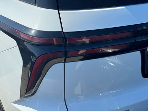 Used 2024 Chevrolet Traverse LT w/ Enhanced Driving Package FWD image 7