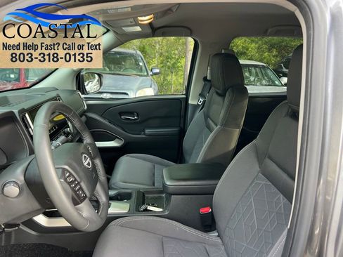 Used 2025 Nissan Frontier SV w/ SV Convenience Package RWD image 12