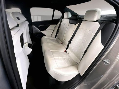 Used 2025 BMW i5 xDrive40 w/ Premium Package image 20