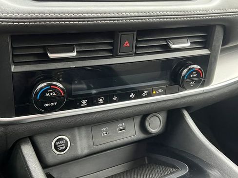 Used 2023 Nissan Rogue SV image 23