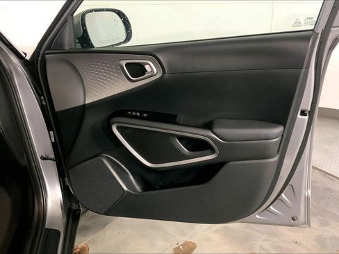 Used 2025 Kia Soul LX FWD image 23