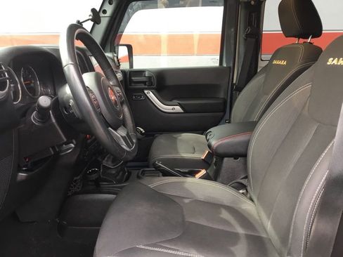 Used 2015 Jeep Wrangler Sahara w/ Connectivity Group AWD/4WD image 4