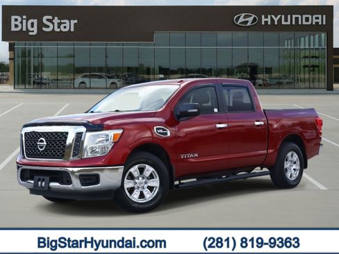 Used 2017 Nissan Titan SV image 1