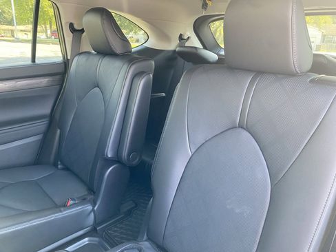 Used 2024 Toyota Highlander Platinum image 29