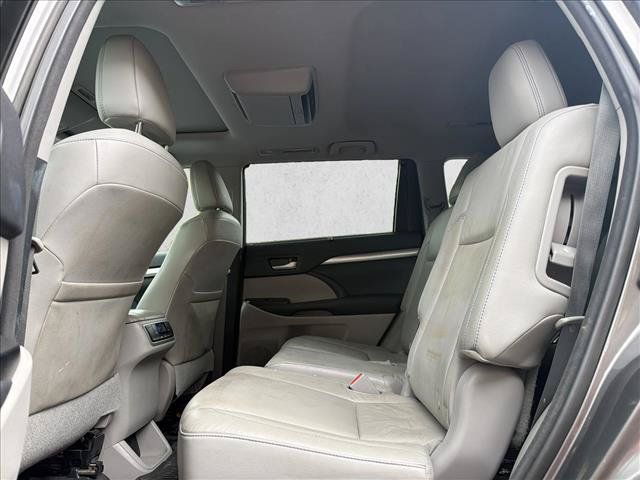 Used 2014 Toyota Highlander XLE AWD/4WD image 23