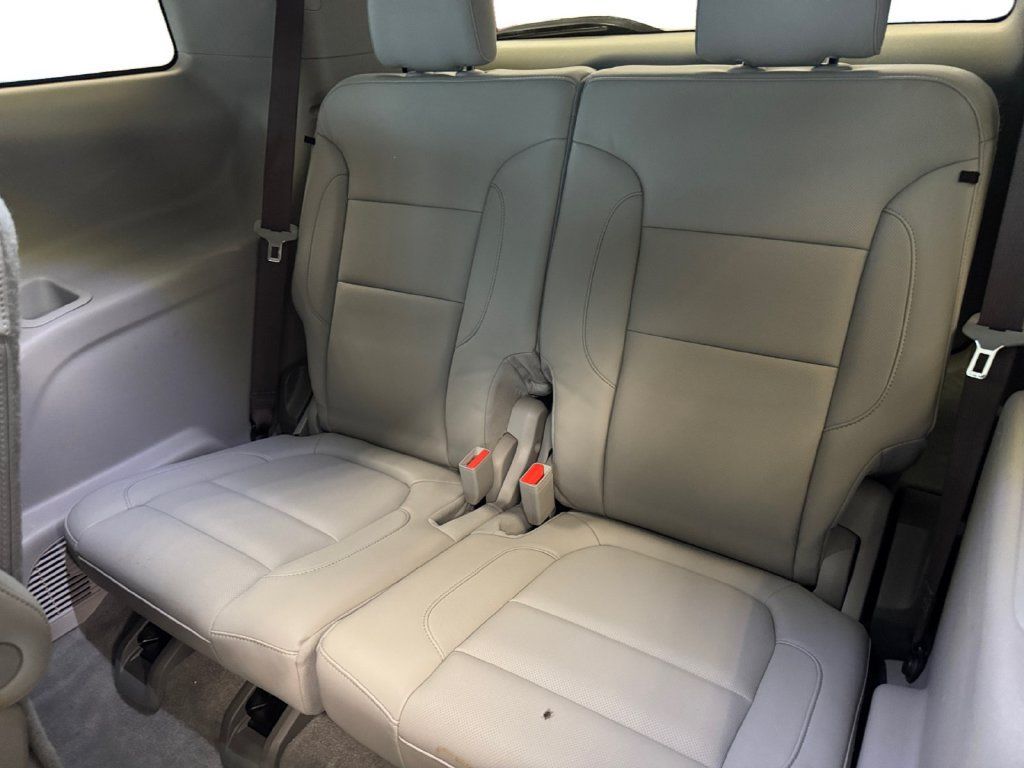 Used 2017 GMC Acadia SLT AWD/4WD image 16