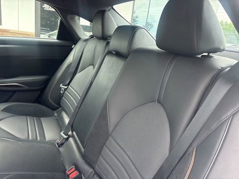 Used 2019 Toyota Avalon Touring FWD image 5