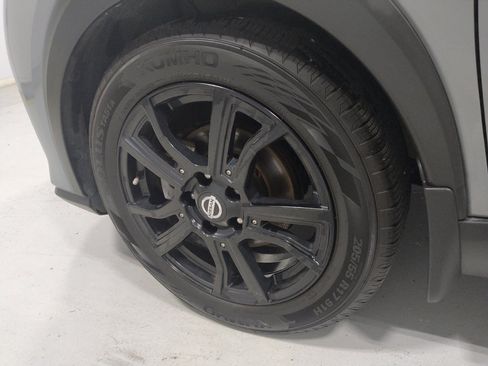 Used 2021 Nissan Kicks SR w/ Exterior Package FWD image 31