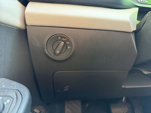 Used 2022 Volkswagen Taos SE image 16