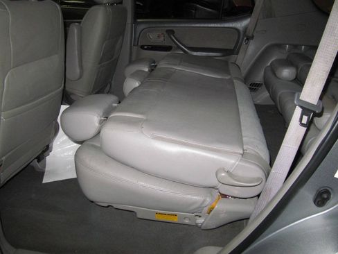 Used 2002 Toyota Sequoia SR5 AWD/4WD image 20